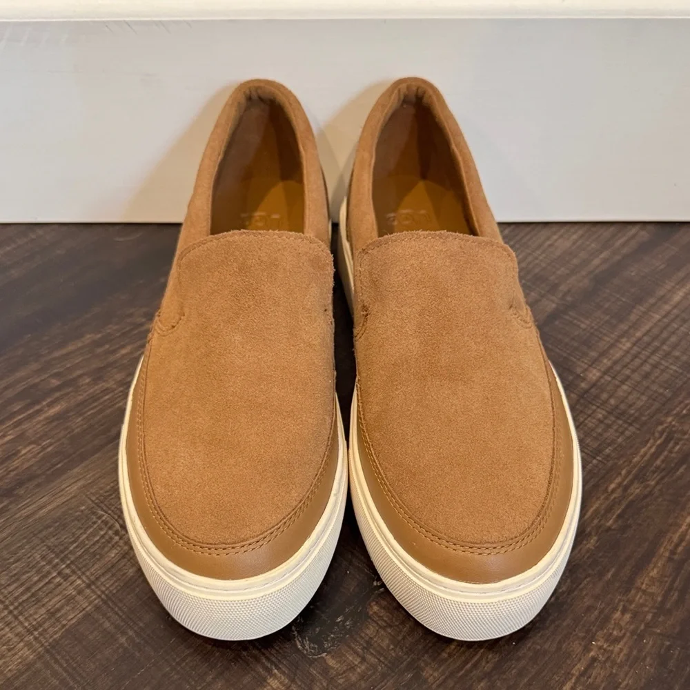 UGGS - Picture 2 of 7